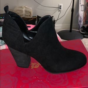Carlos Santana Black booties